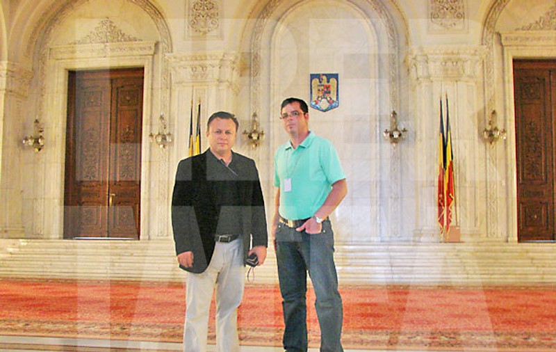 Foto&Video l Fiul cel mic al lui Dolănescu organizează întâlniri politice în Costa Rica