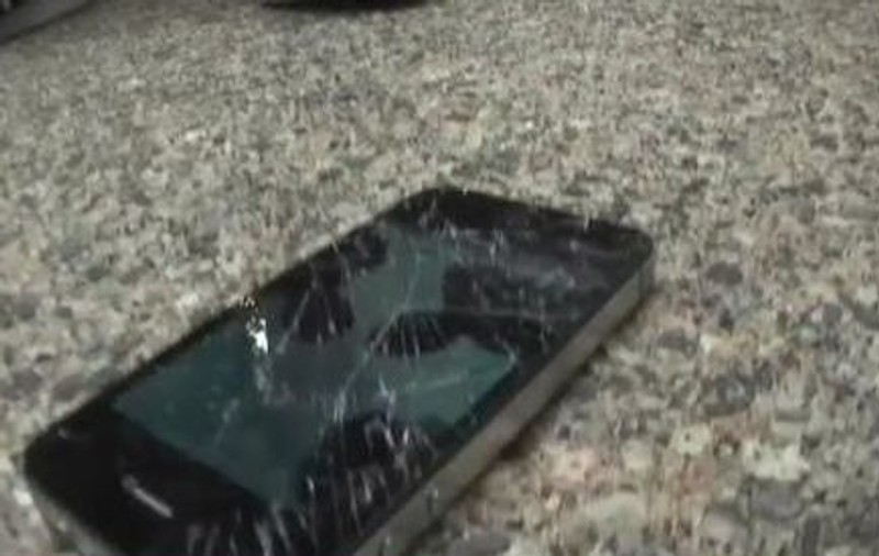 Video | Care e mai rezistent la căzături, iPhone 4S sau Samsung Galaxy SII?