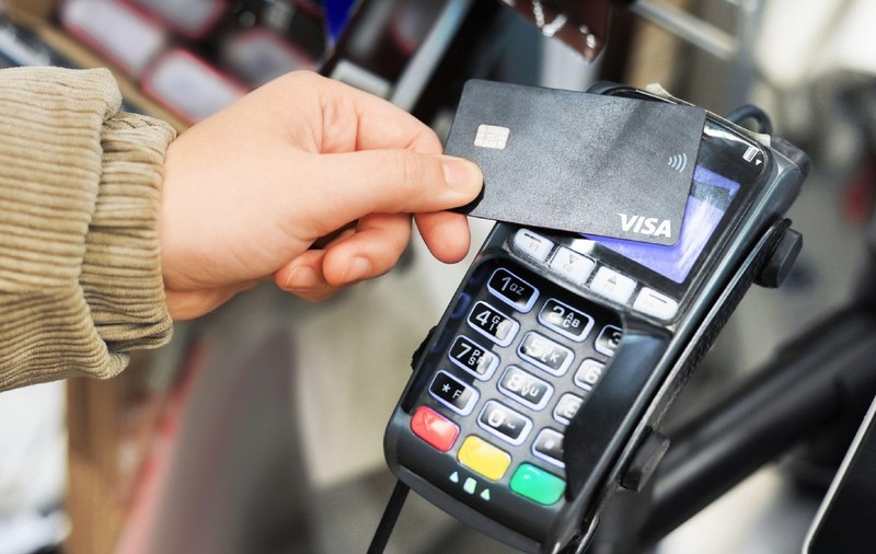 Un ziarist care a fost polițist era în vacanță la schi în Alpii francezi, când a fost jefuit de 3.700 de euro de pe card: „Sunt șocat! Banca m-a plimbat, până să vorbesc cu cineva, am rămas fără bani”