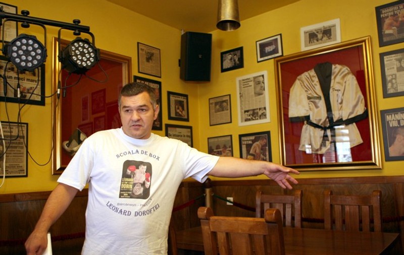Leonard Doroftei: "La prăvălie nu beau niciodată, dar acasă prefer un vin roşu, sec, ca să... Înţelegeţi voi"