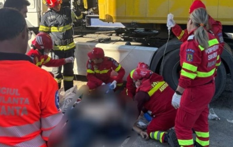 Un bărbat din Constanța a fost strivit de TIR-ul plin cu floarea-soarelui pe care încerca să-l repare