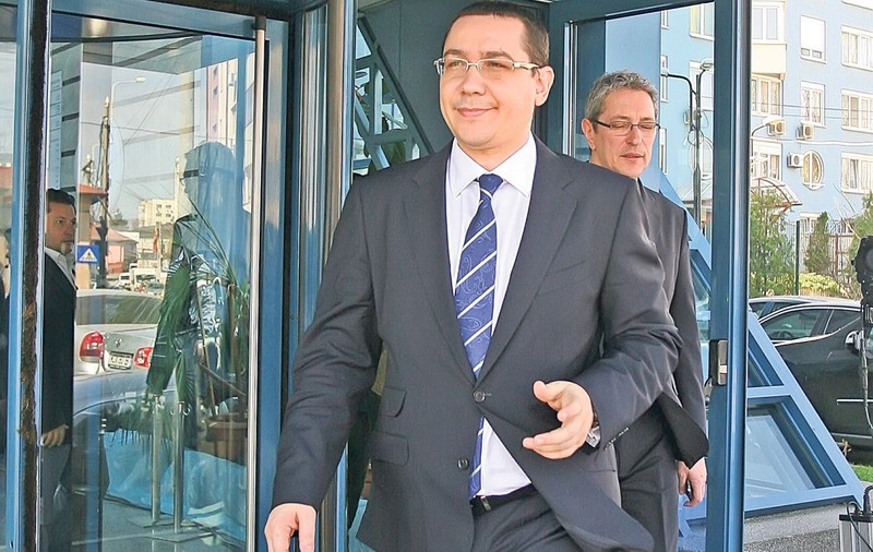 JURI că e JR din "Dallas"! Uite CUM S-A FOTOGRAFIAT Victor Ponta | FOTO