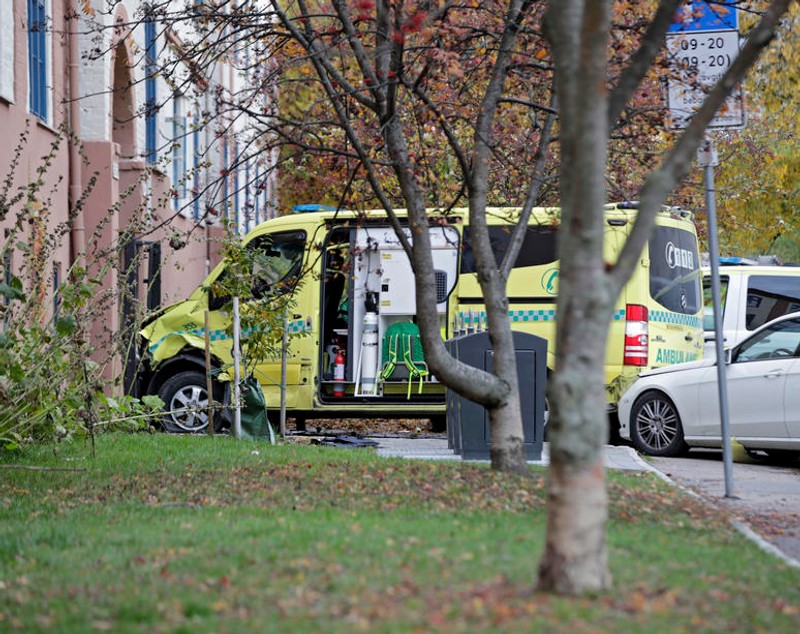 Alertă în Norvegia. Un bărbat înarmat a furat o ambulanță și a lovit mai mulţi trecători la Oslo