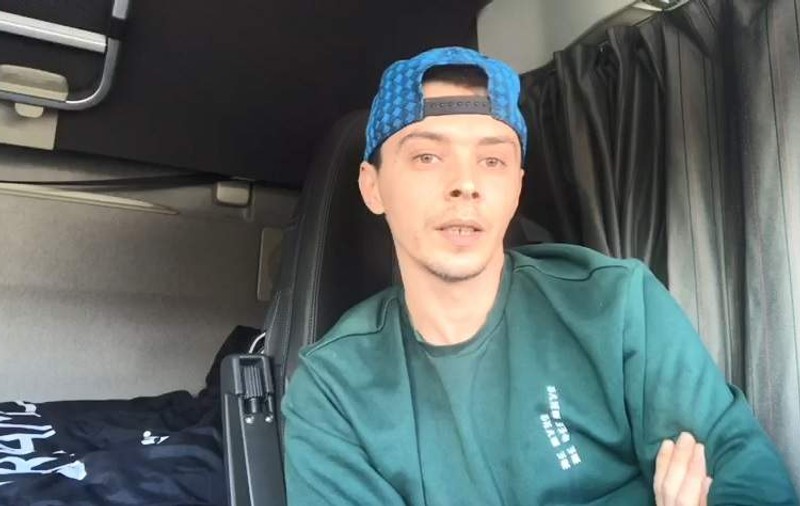 Povestea românului care devenit erou în Italia. Șoferul de camion a salvat doi oameni dintr-o mașină implicată într-un accident