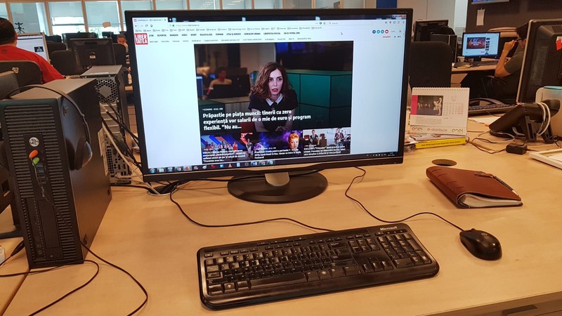 Philips Brilliance BDM3270, un monitor cât un televizor