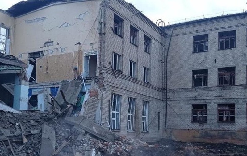 Orașul Kramatorsk, atacat cu rachete. O școală a fost distrusă, în curte a rămas un crater cu un diametru de 15 metri