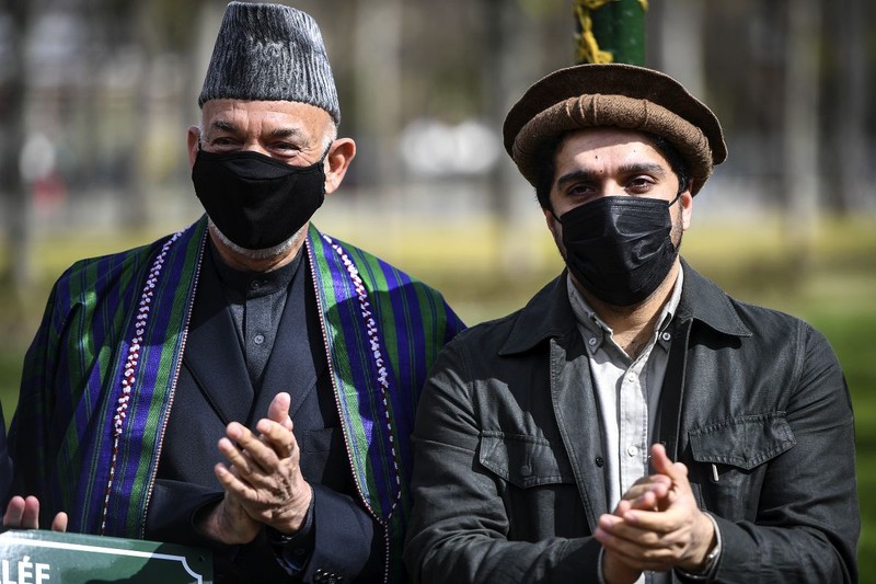 Ahmad Massoud (dreapta), alături de fostul președinte afhan Hamid Karzai FOTO: EPA