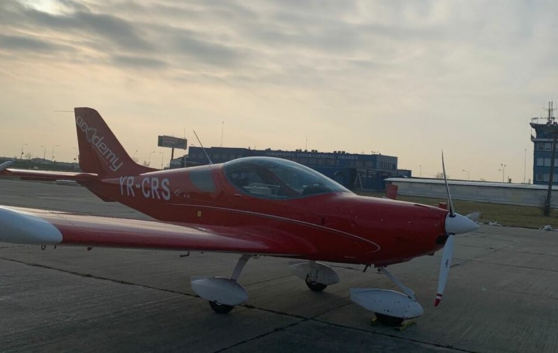 Zbor cu avionul deasupra Clujului și Lacului Tarnița, CADOU inedit de 8 Martie. Care este prețul