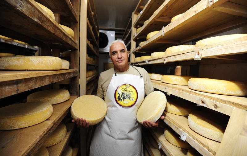 Grecia rămâne fără brânză feta: „Fără măsuri imediate, va deveni un produs de lux”