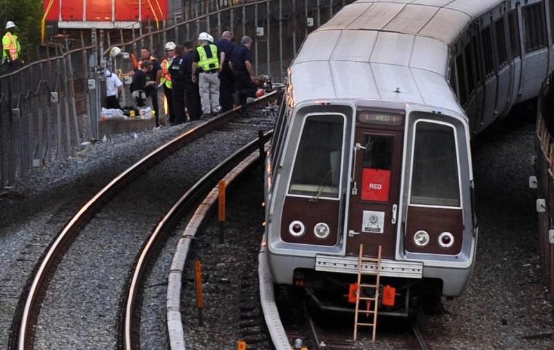 A supravieţuit după ce a fost lovit de tren, la 160 de km/h