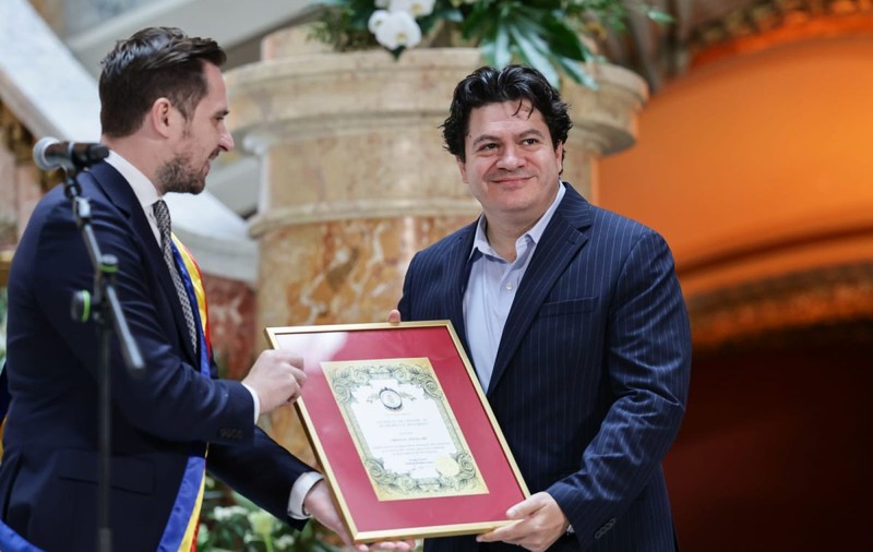 Dirijorul român Cristian Măcelaru a primit titlul de Cetățean de Onoare al orașului București. Printre invitați au fost Maia Morgenstern și Felicia Filip