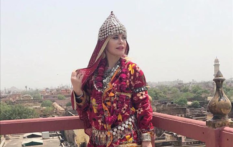 VIDEO EXCLUSIV/ Loredana crede într-o colaborare cu Iulia Vântur. «Eram chiar în India când și-a lansat un single»
