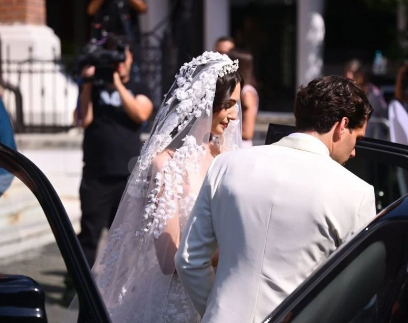 Imagini de la nunta lui Ianis Hagi. Elena poartă o rochie de mireasă spectaculoasă