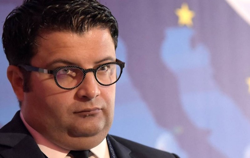 Cine este Dan Neculăescu