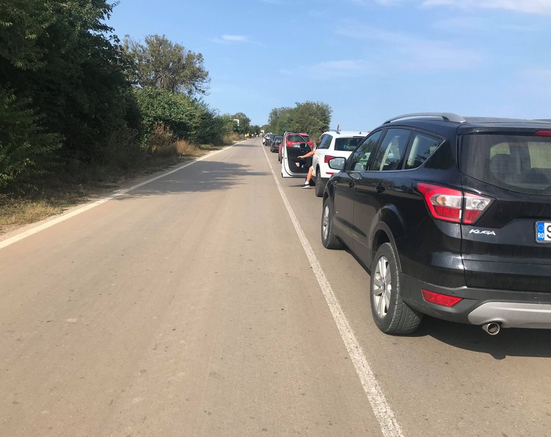 Cozi uriașe la granița cu Bulgaria, la Vama Veche. Oamenii au așteptat peste două ore la intrarea în România