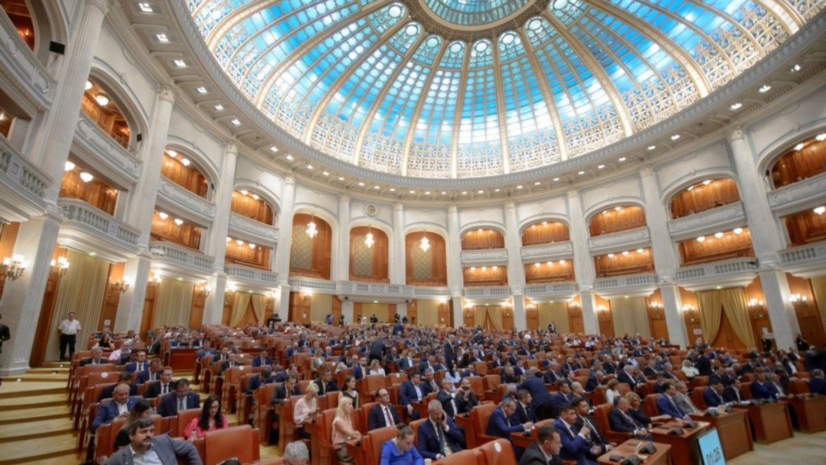 VIDEO Proiectul de lege privind pensiile speciale a trecut de comisii la Senat. Amendamentele Opoziției, respinse în bloc