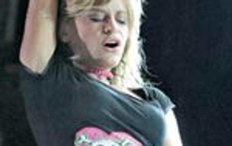 Loredana canta de Anul Nou in Piata Revolutiei