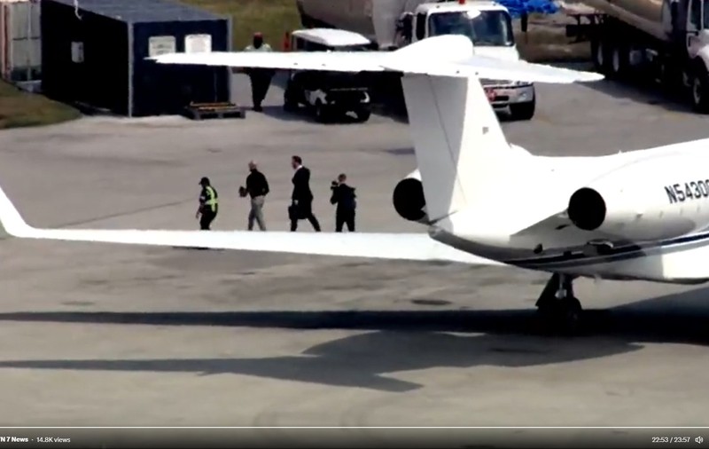 Frații Tate au ajuns în Florida, SUA. Primele imagini cu aterizarea pe aeroport, transmisă LIVE