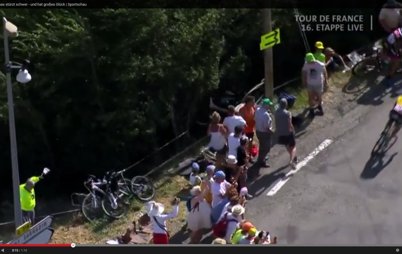 Geraint Thomas a căzut într-o râpă în Turul Franței / VIDEO
