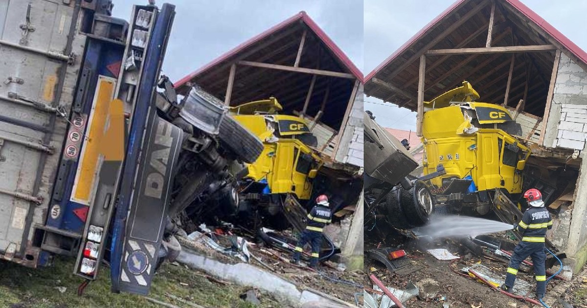 Un camion galben a intrat ăntr-o casă din Bacău, pe care a distrus-o. Pompierii intervin