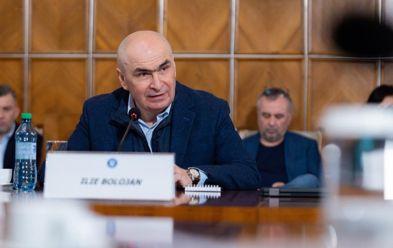 Ce este kurzarbeit, măsura pe care Dan Șucu i-a propus-o lui Ilie Bolojan să o adopte: crede că ar reduce creșterea șomajului