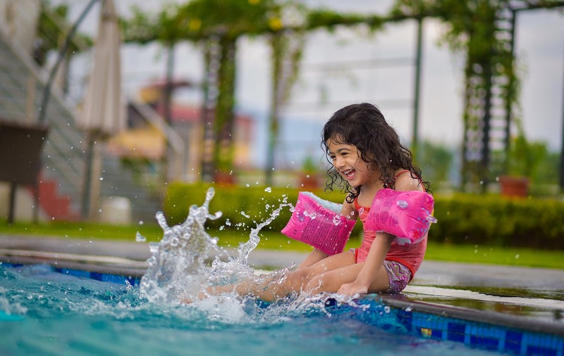 5 sfaturi pentru ca copiii să se bucure de piscină în siguranță