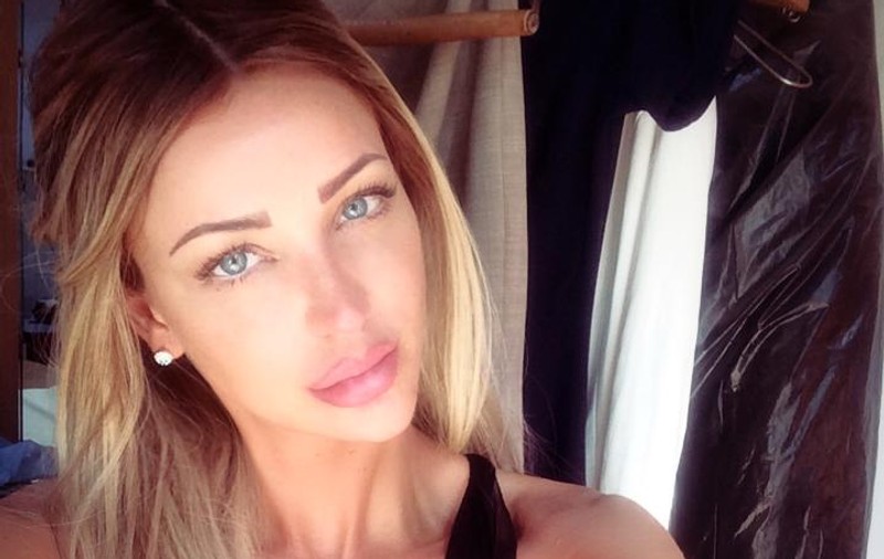 BIANCA DRĂGUŞANU, cu mâna pe BURTICA DE GRAVIDĂ a unei prietene! "SARCINĂ UŞOARĂ viitoarei MĂMICI"