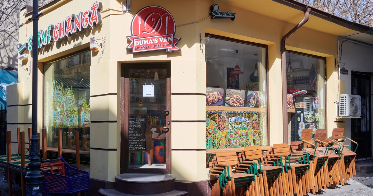 Comercianții și-au strâns terasele, în lipsă de turiști. Foto: Raed Krishan / GSP