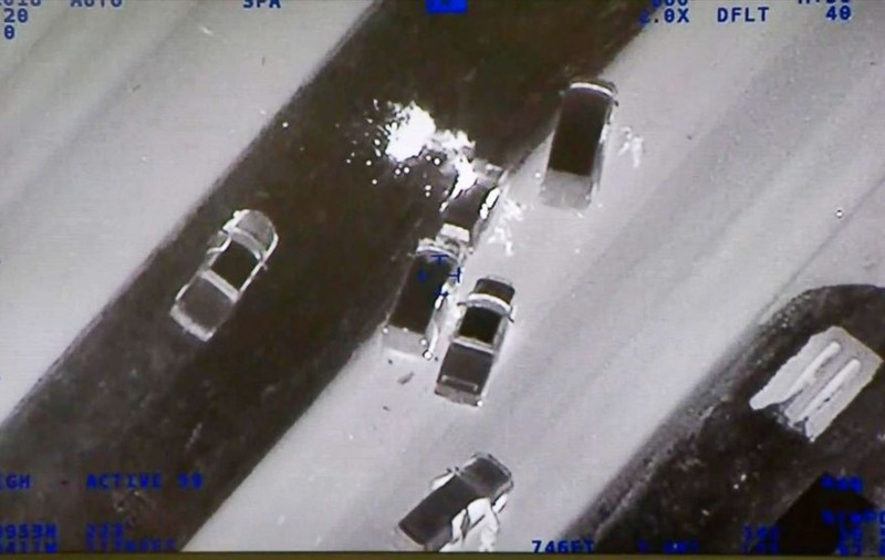 VIDEO| Scene ca-n filme în Texas. Un bărbat a detonat o bombă când echipele SWAT s-au apropiat de mașina lui
