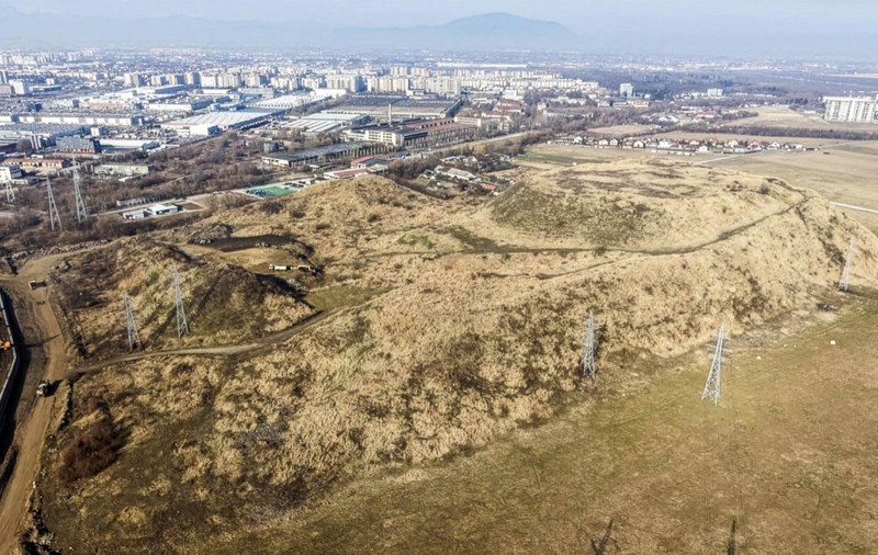 Groapă gigantică de deșeuri industriale, convertită în oază verde. Proiect de 13 milioane de euro pentru 14 hectare de teren