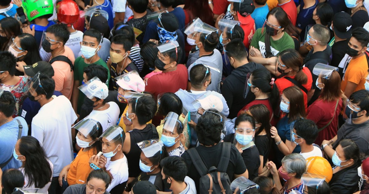 Haos la Manila. Filipinezii s-au îmbulzit să se vaccineze înainte ca regiunea să intre în carantină