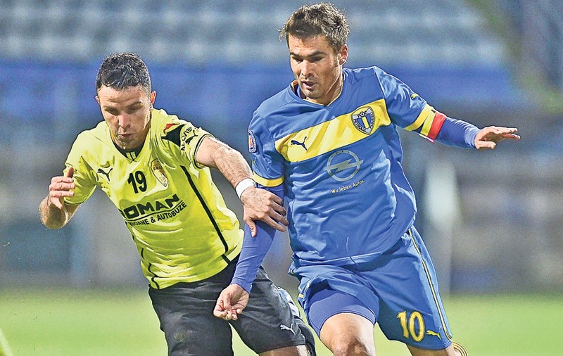 E loc de mai bine! Adrian Mutu a încercat să-şi coordoneze trupa spre victorie