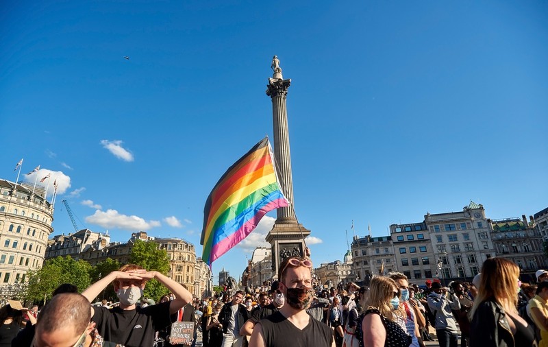Marea Britanie își cere scuze pentru că nu a angajat diplomați homosexuali până în 1991