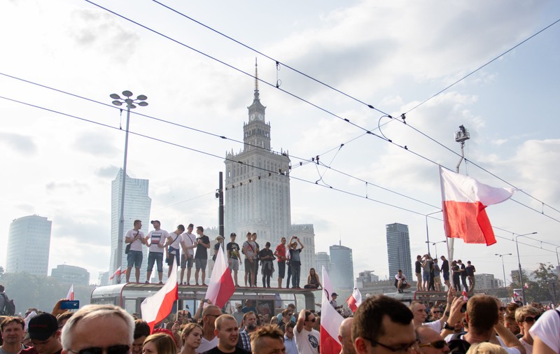 În an electoral, Polonia va crește salariul minim de două ori și anunță alte două măriri în 2024, până la 925 de euro pe lună
