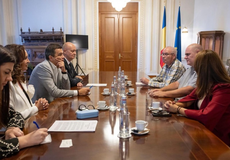 Întâlnirea conducerii Euro Sun Mining (Grant Sboros și Sorin Halga) cu președintele Camerei Deputaților, Sorin Grindeanu, deputații Natalia Intotero și Ilie Toma și primarul comunei Bucureșci, Anca Suciu