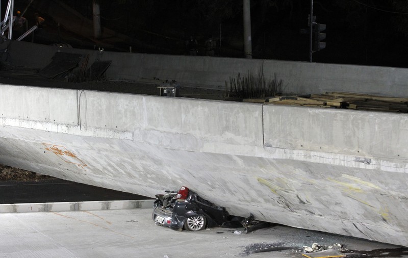 TRAGEDIE în BRAZILIA: Cel puţin DOI MORŢI după prăbuşirea UNEI PASARELE peste O AUTOSTRADĂ