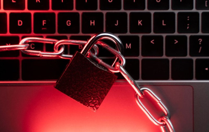 Femeile, ținta unei noi tentative de fraudă online, avertizează DNSC: „Pot fi dureroase emoțional dar și financiar”