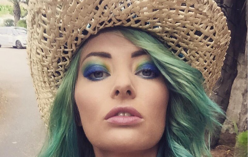 Delia, schimbare incredibilă de look! Puţine vedete ar avea curaj să se vopsească aşa
