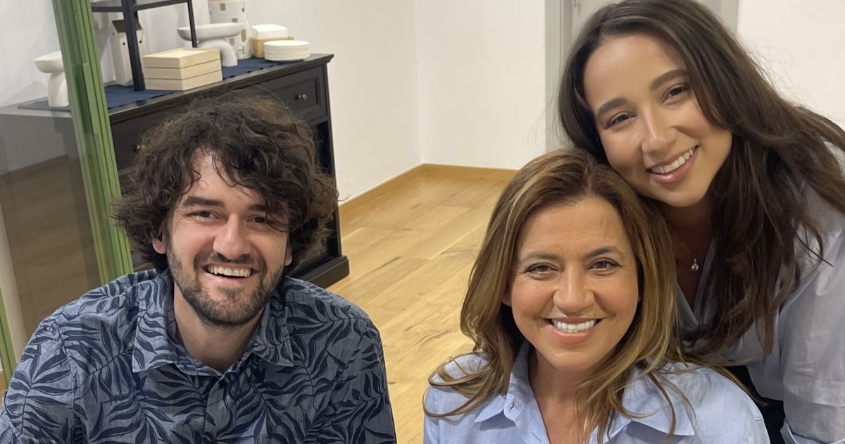Mirela Retegan (centru) alături de Maya (fiica ei) și de Filip Maria (fratele lui Smiley)