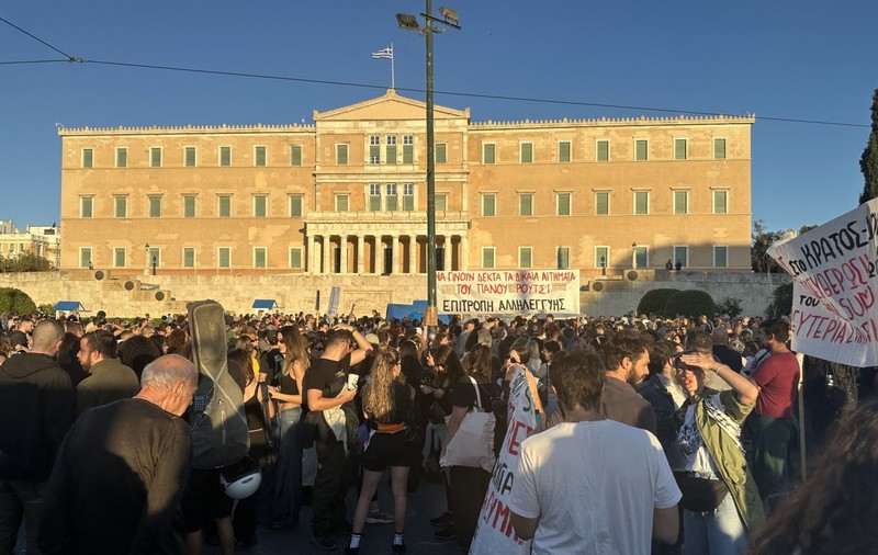Prima țară din Uniunea Europeană care va introduce ziua de lucru de 13 ore, în ciuda protestelor vehemente