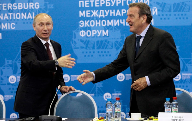 Grupul Ringier, din care face parte și Libertatea, suspendă contractul de consultanță cu fostul cancelar german Gerhard Schröder, apropiat al regimului Putin