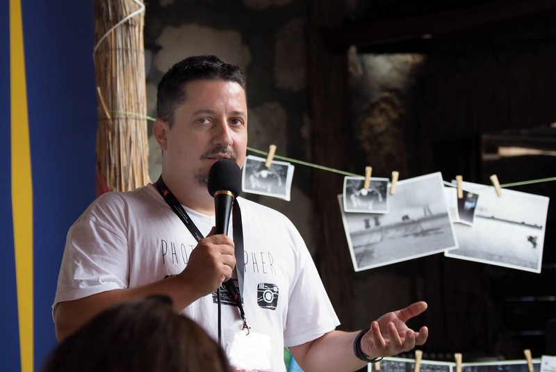 Florin Ghioca îi va învăța pe cursanți despre fotografia de teatru Foto: vslo.ro