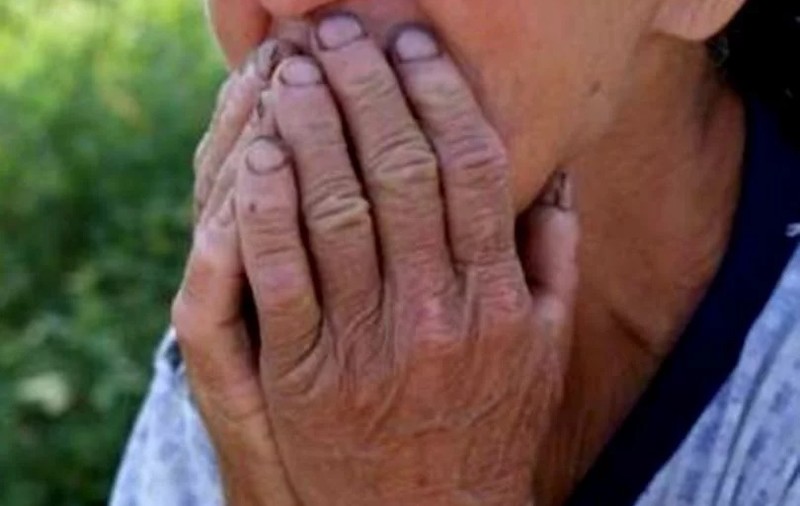 O femeie de 72 de ani, violată și abandonată în râpă. Agresorul, prins după ce s-a întors să o abuzeze a doua oară