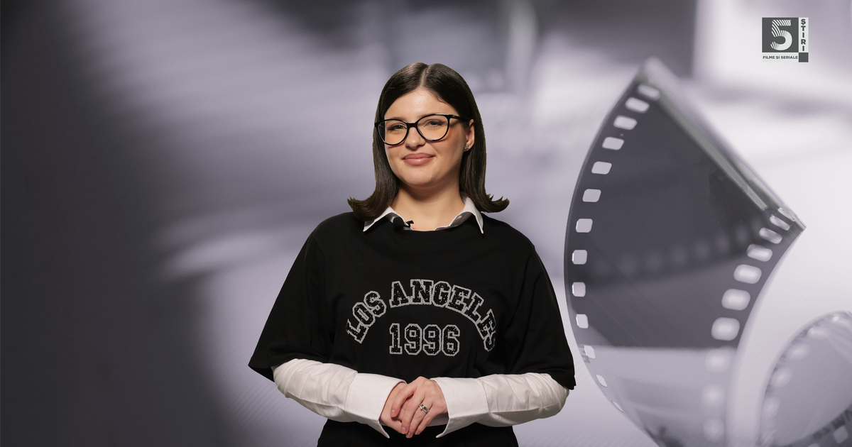 Adelina Duinea într-o bluză neagra cu maneci albe