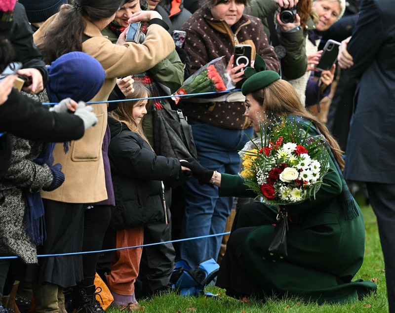 Crăciunul în familia regală britanică. Membrii familiei regale au participat la slujba de la Sandringham | VIDEO