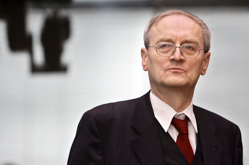 August Hanning, former president of the German intelligence agency the Bundesnachrichtendienst (BND - Federal Intelligence Service) arrives to attend as a witness the parliamentary probe committee on cooperation between German secret services and the CIA on so-called renditions, with questioning of heads of domestic and foreign intelligence services, 30 November 2006 at the parliamentary compound in Berlin. One of the discussed cases will be the one of German citizen Khaled El-Masri who says he was wrongly detained by the CIA for five months as a terror suspect and tortured. AFP PHOTO DDP/MICHAEL KAPPELER GERMANY OUT,Image: 290075167, License: Rights-managed, Restrictions: GERMANY OUT, Model Release: no