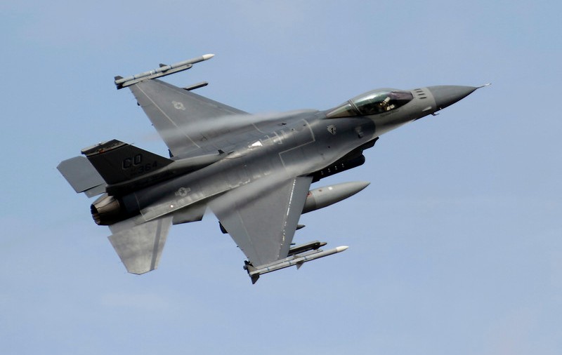 Un avion F-16 Fighting Falcon s-a prăbușit în Statele Unite. Pilotul a murit la spital