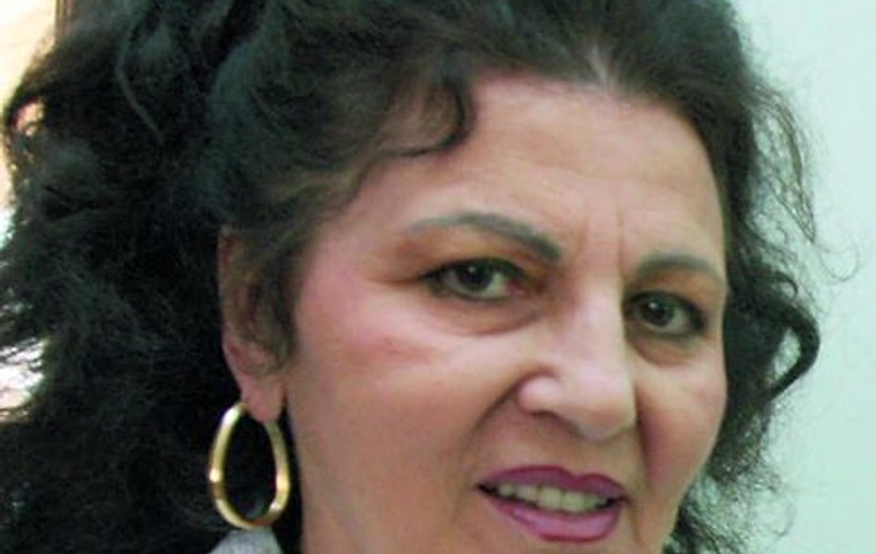 Irina Loghin s-a lăsat înţepată de albine ca să scape de reumatism