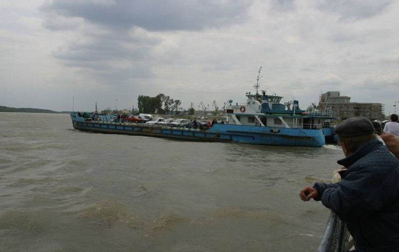 Un feribot a naufragiat într-un râu din India: 30 de persoane au murit și alte 200 sunt dispărute