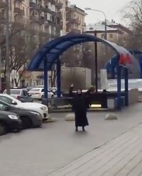 Gyulchekhra Bobokulova, surprinsă pe străzile din Moscova cu trupul fetiței pe care o ucisese. Foto: Profimedia